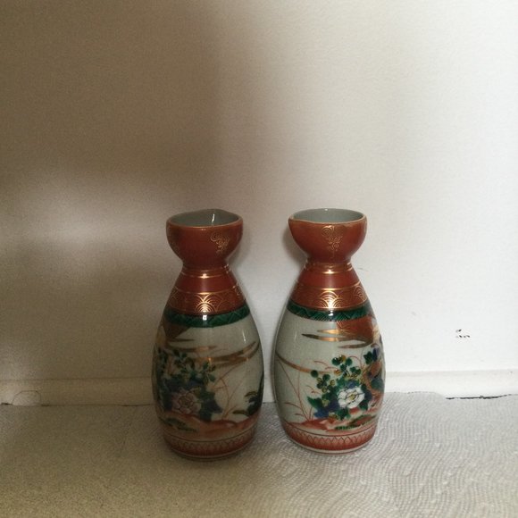 Vintage Pair of Japanese porcelain hand painted Sake bottles small floral signed - Picture 1 of 13